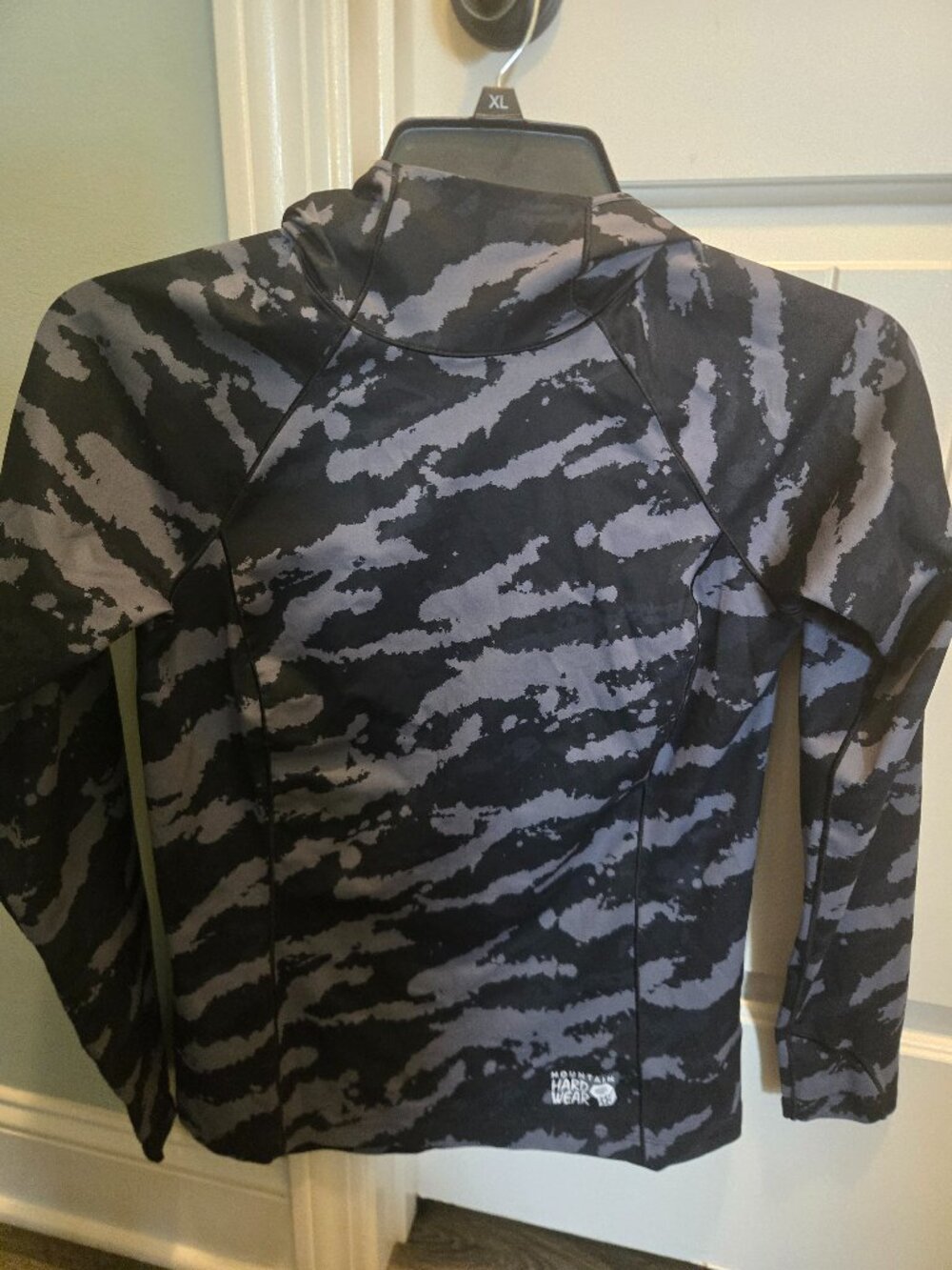 MOUNTAIN HARDWARE HOODIE